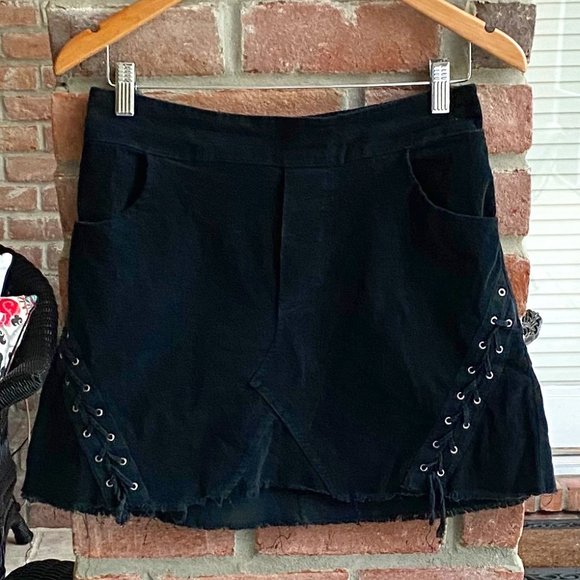 American Eagle Outfitters Dresses & Skirts - AE- DON'T ASK WHY Black Corduroy Skirt OS